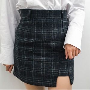 Cut out hem navy plaid skirt